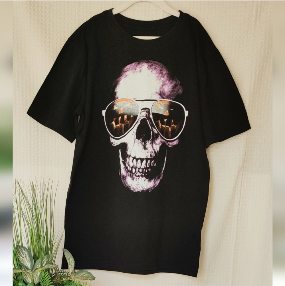City Streets Boys Black skull T-shirt Size XL 18/20